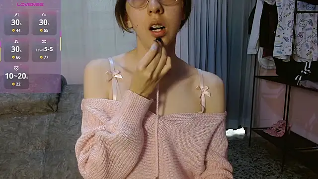 Snapshot of AnnieSparkle chatting on January 18, 8:23 pm AnnieSparkle online show from January 18, 8:23 pm