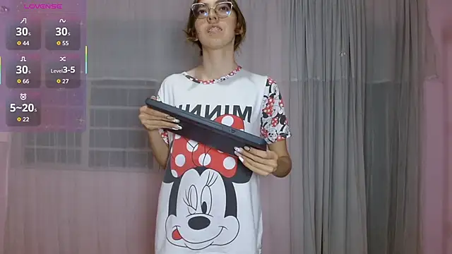 Snapshot of AnnieSparkle chatting on February 21, 1:18 am AnnieSparkle online show from February 21, 1:18 am