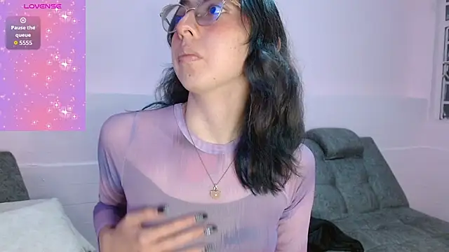 Snapshot of AnnieSparkle chatting on October 31, 2:08 am AnnieSparkle online show from October 31, 2:08 am