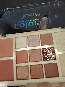 Snapshot of AnnieSparkle chatting on October 21, 12:32 am AnnieSparkle online show from October 21, 12:32 am