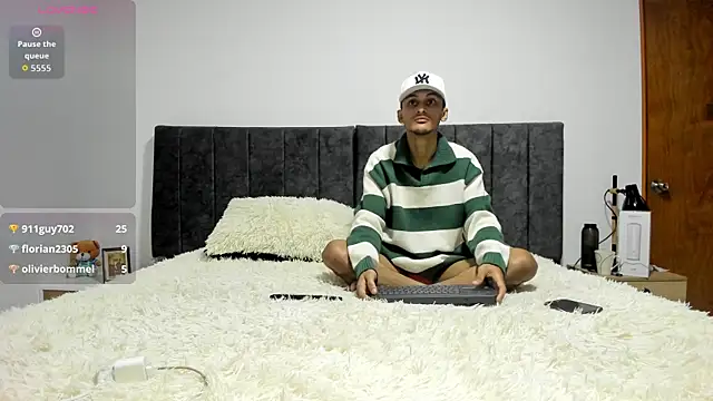 AlejandroLoouis online show from September 19, 8:18 am