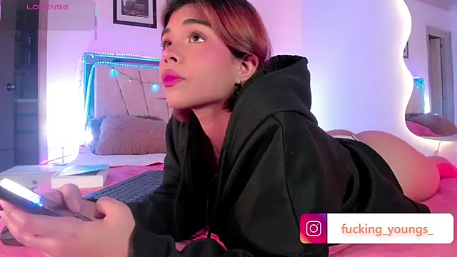 FuckingYoungs online show from December 19, 3:32 am