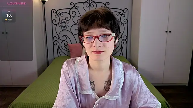 oliviafairy1 online show from October 18, 4:53 pm