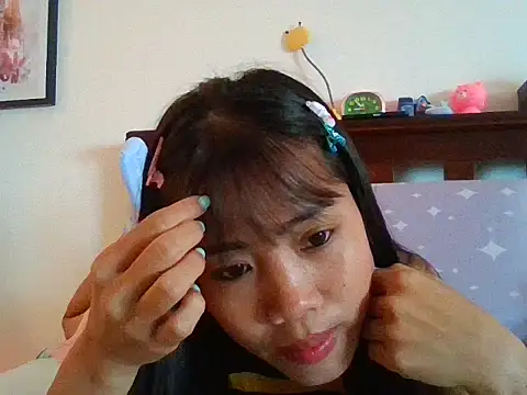 AnnewithanE online show from October 19, 4:37 am