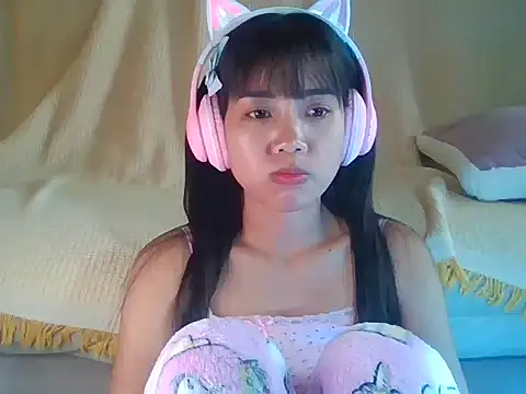 AnnewithanE online show from September 24, 8:10 am