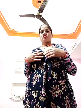 Snapshot of Sexi_savitri chatting on October 28, 4:35 am Sexi savitri online show from October 28, 4:35 am