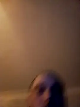 Snapshot of branletteur chatting on October 18, 12:01 am branletteur online show from October 18, 12:01 am