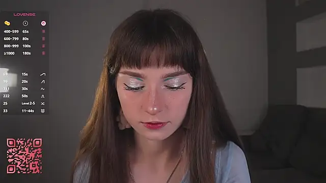 DreamyDaisy online show from December 3, 8:30 pm