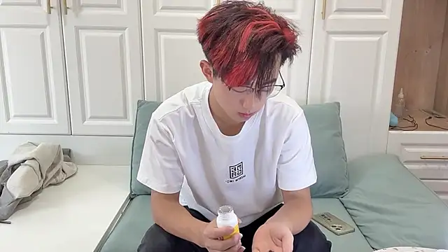 Snapshot of STxuguanhan chatting on October 18, 7:54 am STxuguanhan online show from October 18, 7:54 am