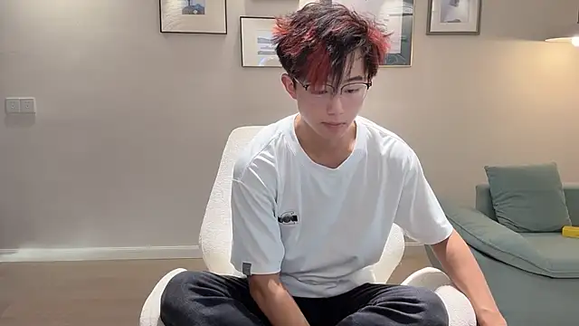 Snapshot of STxuguanhan chatting on October 5, 8:16 am STxuguanhan online show from October 5, 8:16 am