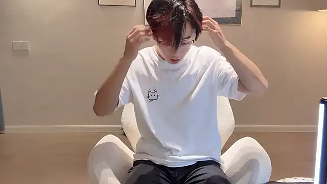 Snapshot of STxuguanhan chatting on September 25, 10:21 am STxuguanhan online show from September 25, 10:21 am