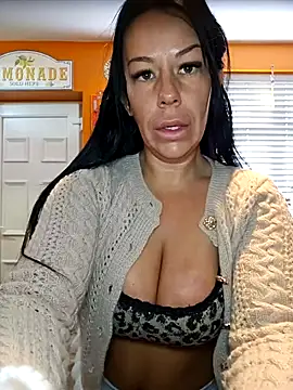 Filthymaddymilfy25 online show from April 2, 8:43 am