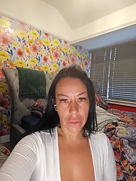 Filthymaddymilfy25 online show from April 12, 8:17 am