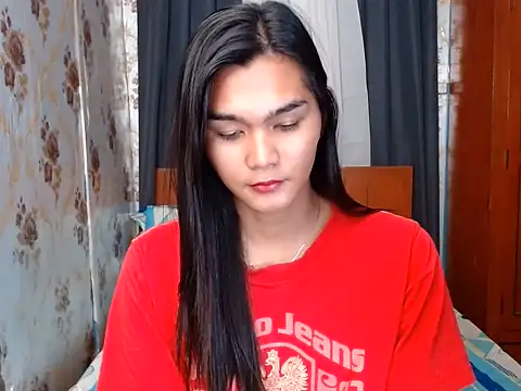 lady in moon online show from October 27, 8:15 am