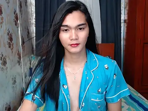lady in moon online show from October 17, 5:44 am