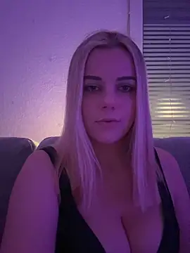 ItsLxsa online show from April 29, 8:59 pm