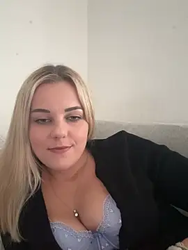 ItsLxsa online show from July 23, 7:10 pm