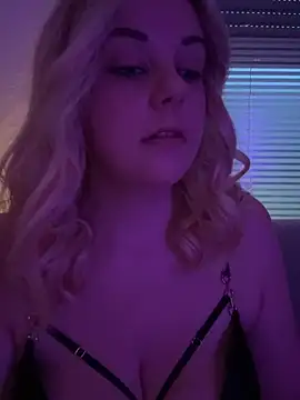 ItsLxsa online show from June 2, 7:47 pm