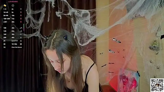 VineciaDestors online show from October 31, 8:27 pm