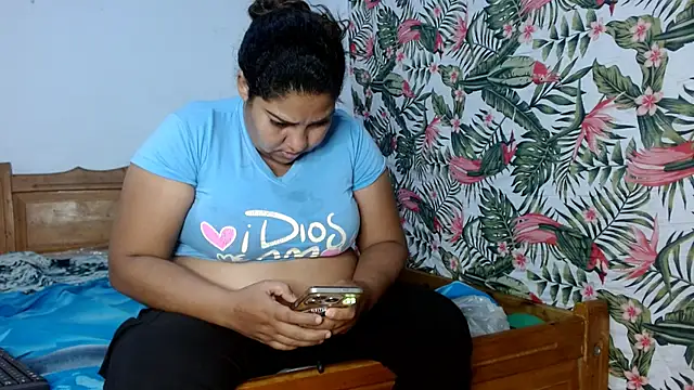 69smallstar online show from April 14, 11:37 am