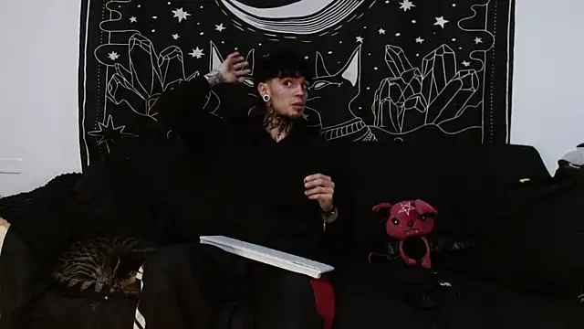 Snapshot of cyb3r_david chatting on November 9, 2:04 am cyb3r david online show from November 9, 2:04 am