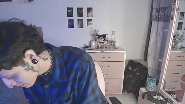 2cyboy  online show from October 15, 8:39 pm
