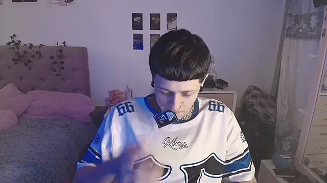 2cyboy  online show from September 27, 8:37 pm