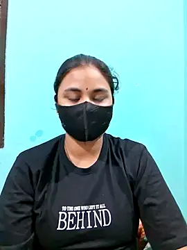 Snapshot of DivyaBhabhi69@xh chatting on June 24, 2:04 pm DivyaBhabhi69xh online show from June 24, 2:04 pm