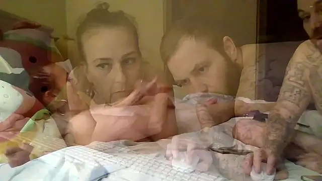 RaynLiz online show from February 15, 6:36 am