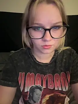 xoxokayy18 online show from September 28, 11:55 pm