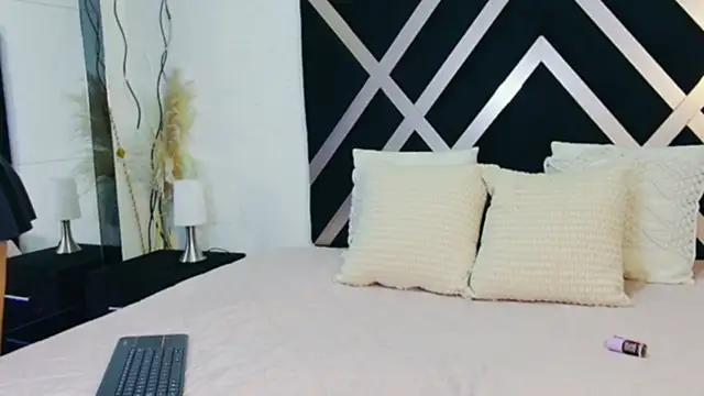 Lily Evaans  online show from September 10, 11:53 am