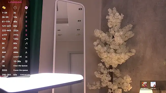 Lisafoxy  online show from January 10, 10:16 pm