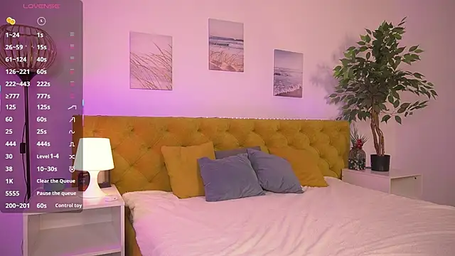 Lisafoxy  online show from March 6, 12:05 am