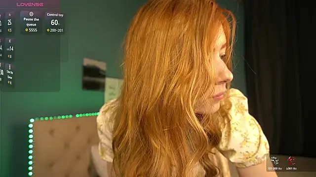 Lisafoxy  online show from April 29, 12:15 am