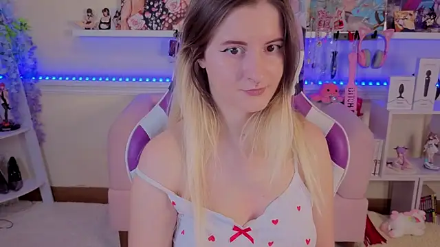 Snapshot of Sonia_Meow chatting on November 20, 6:36 am Sonia Meow online show from November 20, 6:36 am