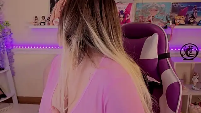 Snapshot of Sonia_Meow chatting on November 14, 6:39 am Sonia Meow online show from November 14, 6:39 am