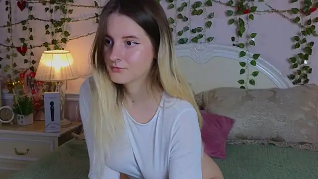 Snapshot of Sonia_Meow chatting on November 10, 6:29 am Sonia Meow online show from November 10, 6:29 am