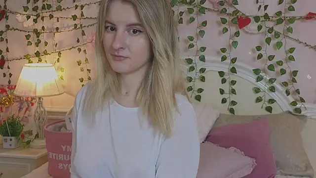 Snapshot of Sonia_Meow chatting on January 16, 6:28 am Sonia Meow online show from January 16, 6:28 am