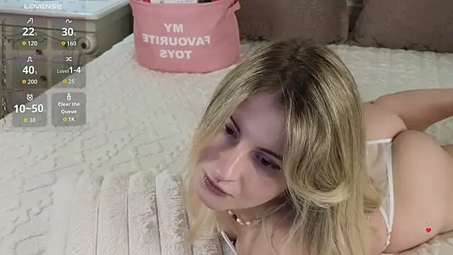 Snapshot of Sonia_Meow chatting on February 28, 7:19 am Sonia Meow online show from February 28, 7:19 am