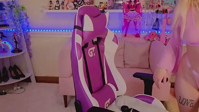 Snapshot of Sonia_Meow chatting on November 11, 6:30 am Sonia Meow online show from November 11, 6:30 am