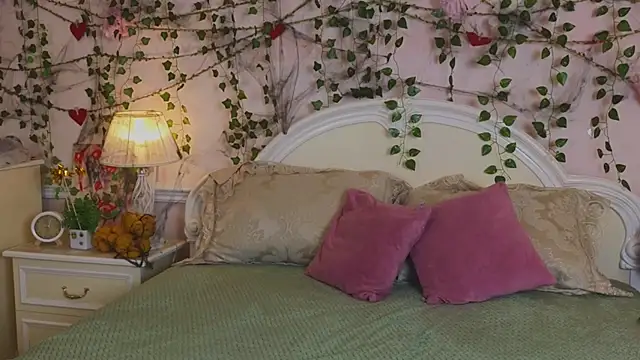 Snapshot of Sonia_Meow chatting on October 20, 5:31 am Sonia Meow online show from October 20, 5:31 am