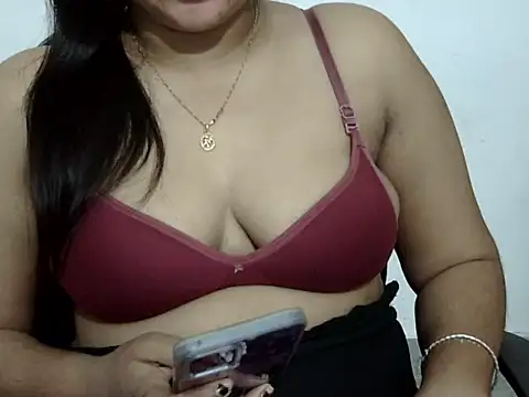 Mon-Luv online show from December 4, 9:47 pm