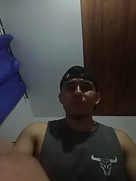 Snapshot of Eross_Santy chatting on April 9, 12:12 am Eross Santy online show from April 9, 12:12 am
