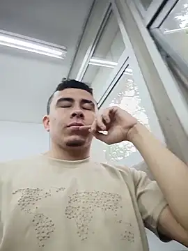 Snapshot of Eross_Santy chatting on April 29, 12:53 pm Eross Santy online show from April 29, 12:53 pm