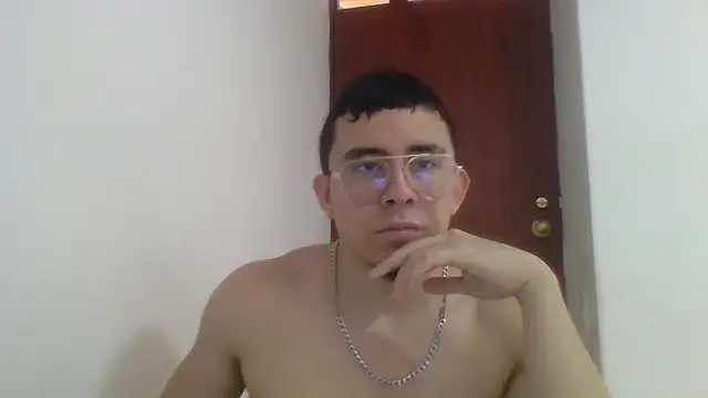 Snapshot of Eross_Santy chatting on June 17, 3:22 pm Eross Santy online show from June 17, 3:22 pm