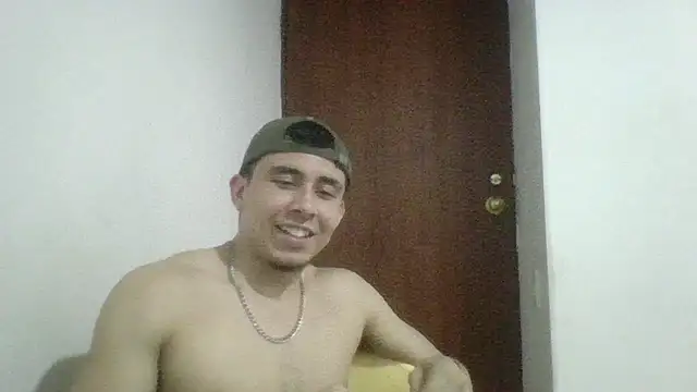 Snapshot of Eross_Santy chatting on June 18, 3:27 am Eross Santy online show from June 18, 3:27 am
