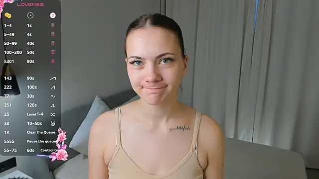 Snapshot of SirenaOstrem chatting on October 25, 1:05 am SirenaOstrem online show from October 25, 1:05 am