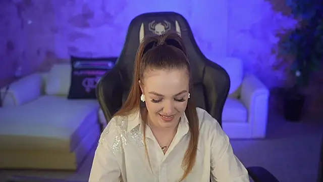 Ella 054 online show from November 2, 7:30 pm