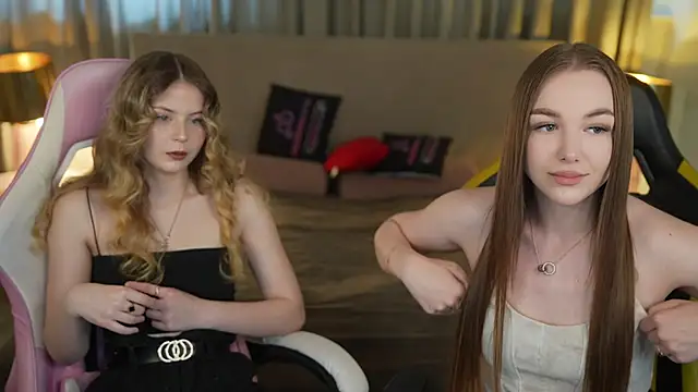 Snapshot of Ella_054 chatting on May 25, 10:36 am Ella 054 online show from May 25, 10:36 am