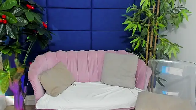 KamaFeels online show from December 3, 4:46 am